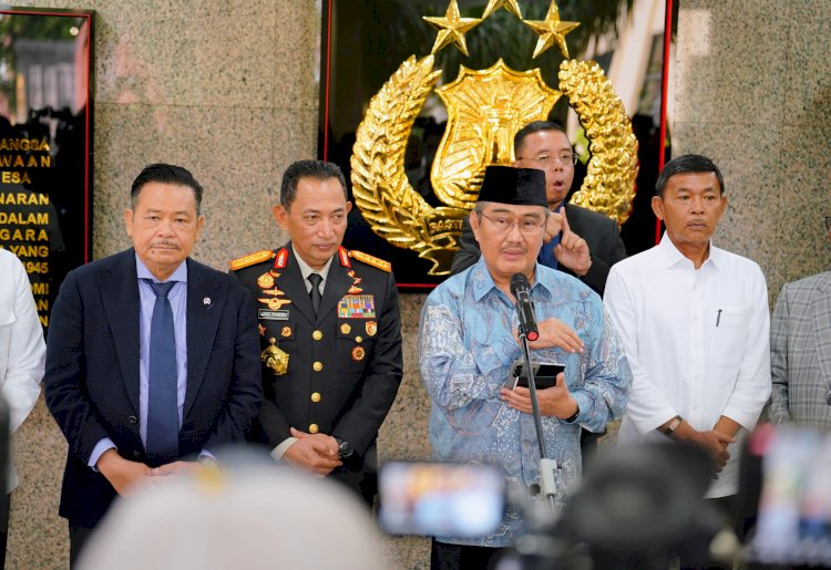 Kapolri Usai Rapat Perdana Komisi Percepatan Reformasi Polri Terbuka dan Terima Evaluasi