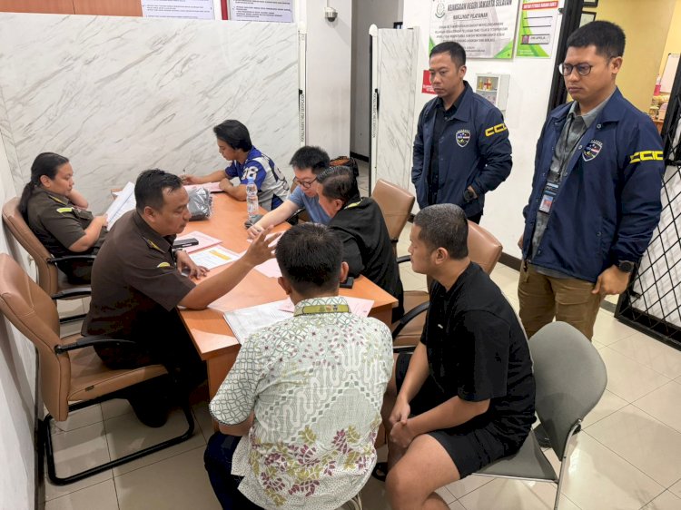 Tahap II Kasus Judi Online Dilaksanakan, Bareskrim Polri Serahkan 5 Tersangka dan Barang Bukti Rp55 Miliar ke Jaksa