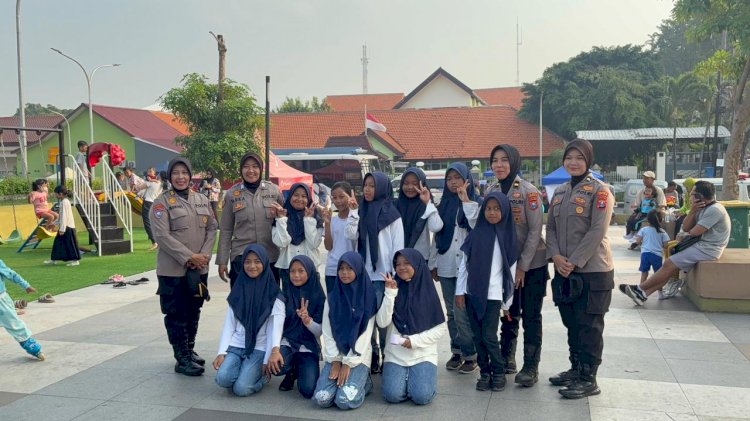 Aksi Humanis Polwan Polresta Sidoarjo Amankan Car Free Day